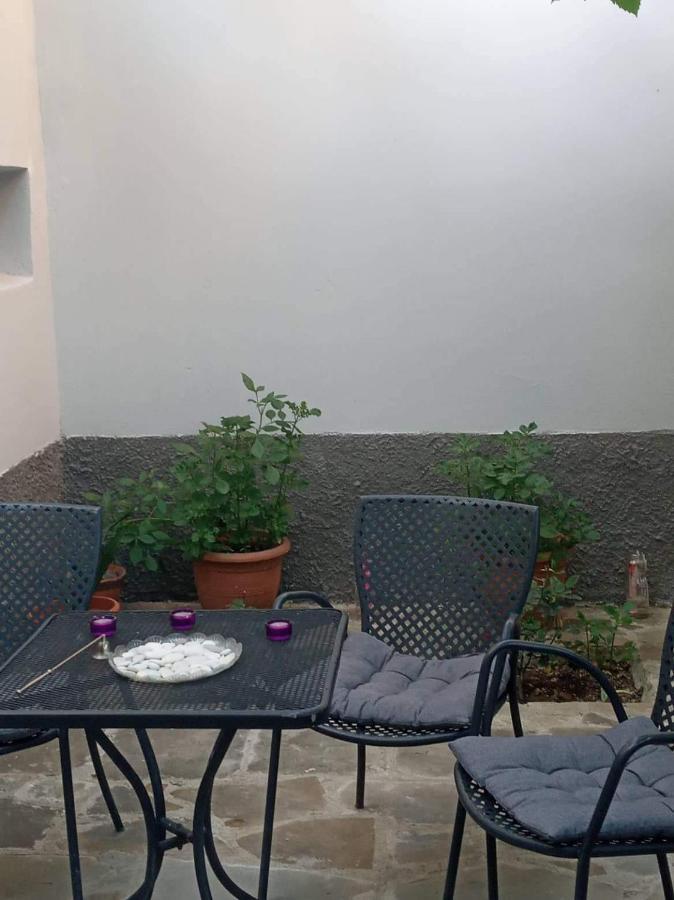 Green Housee Korce Bagian luar foto
